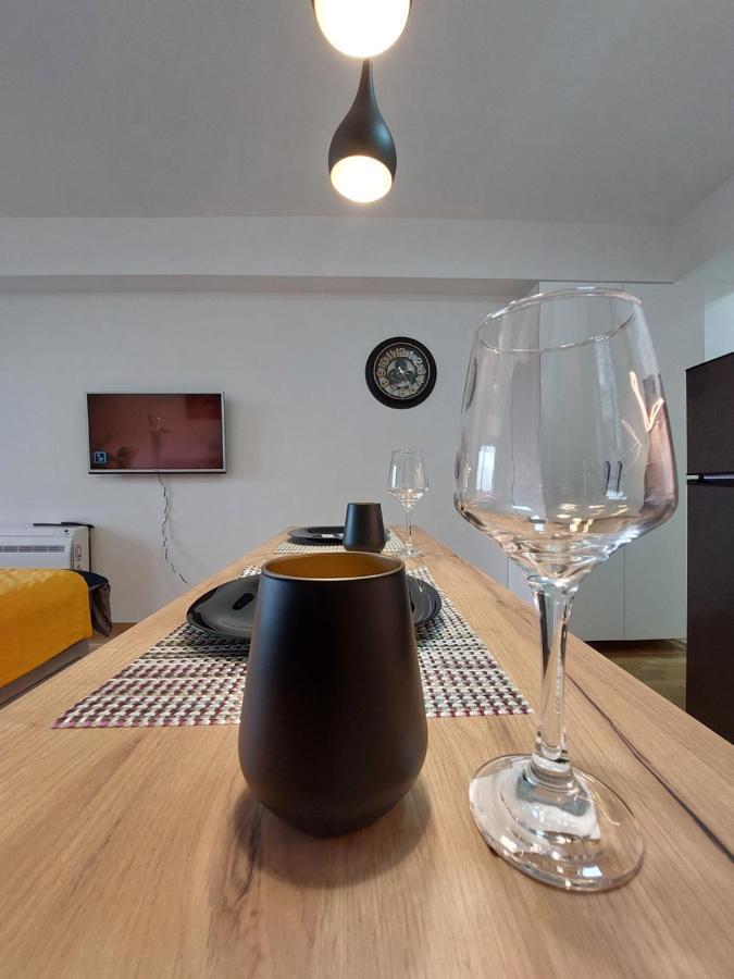 Box Apartment سكوبجي المظهر الخارجي الصورة